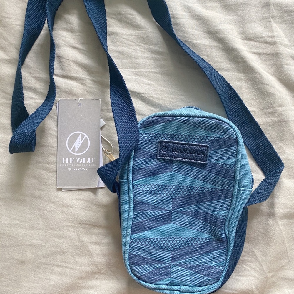 MANAOLA CELL PHONE BAG